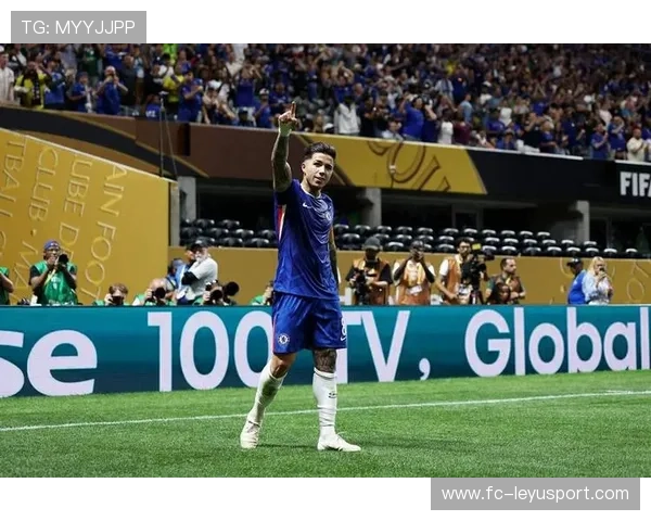 切尔西禁区边缘一脚远射引起骚动